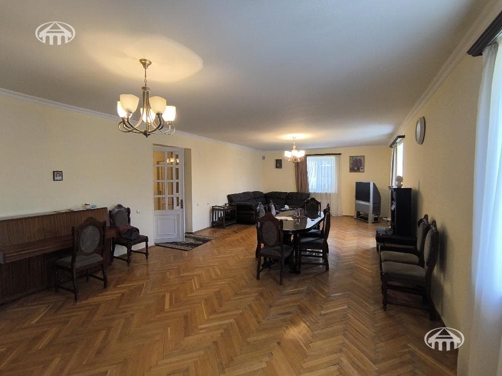 Mansion · 5 rooms · 375 m² · Ptgni