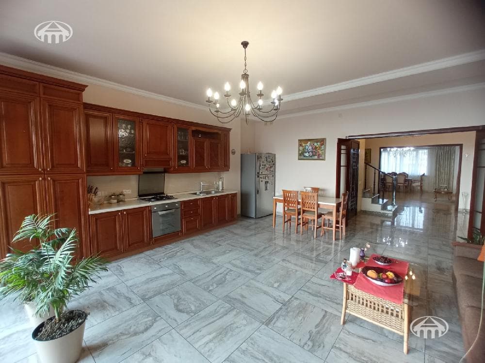 Բնակարան · 5 սեն. · 285 մ² · Քանաքեռ-Զեյթուն