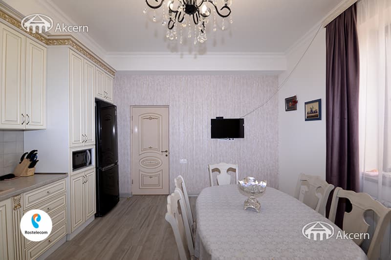 Дом · 5 комн. · 290 м² · Аван