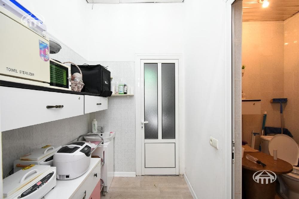 Retail · 222 m² · Kentron