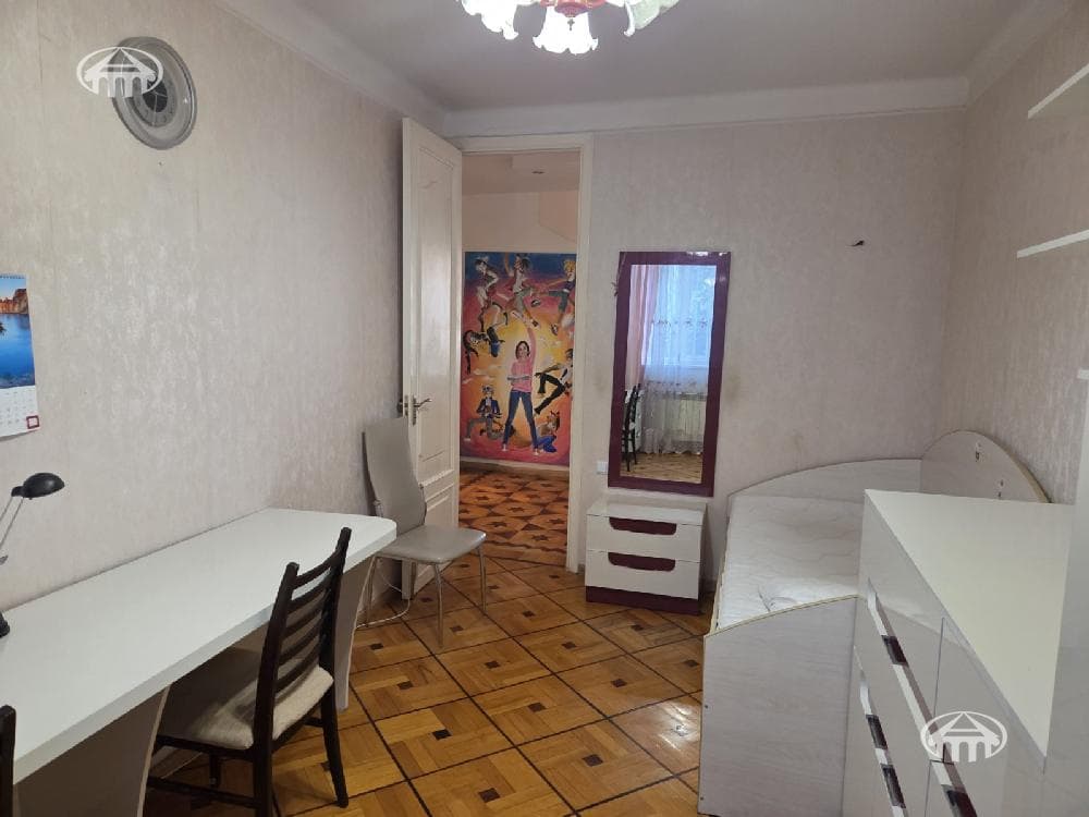 Apartment · 4 rooms · 106 m² · Kentron