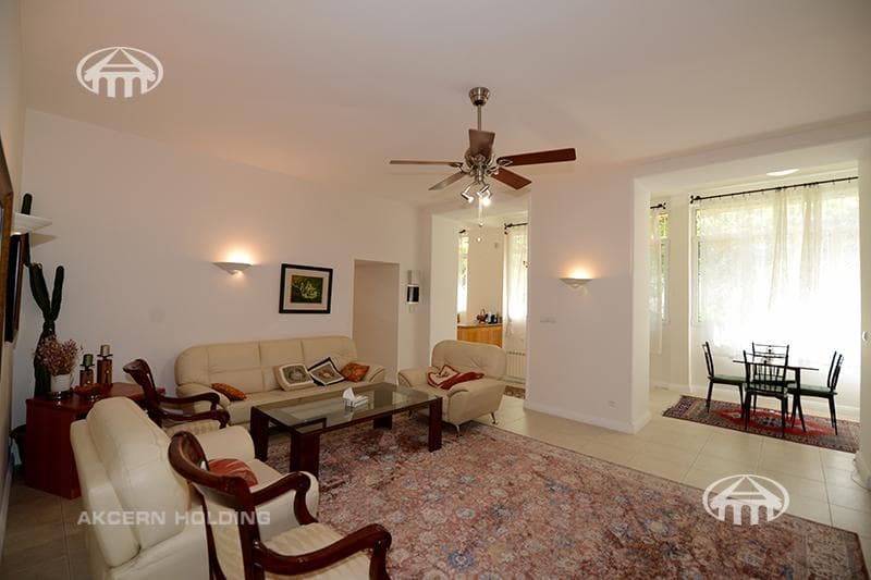 Apartment · 5 rooms · 270 m² · Kentron