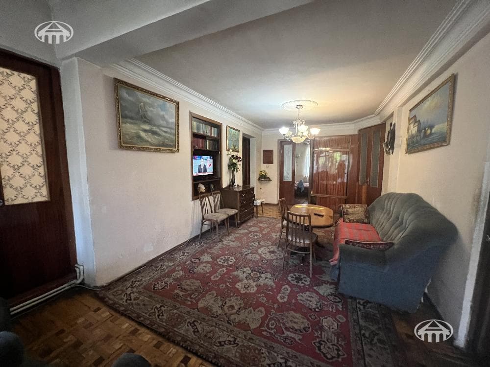 House · 9 rooms · 400 m² · Ajapnyak
