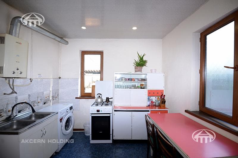 House · 3 rooms · 108 m² · Kentron