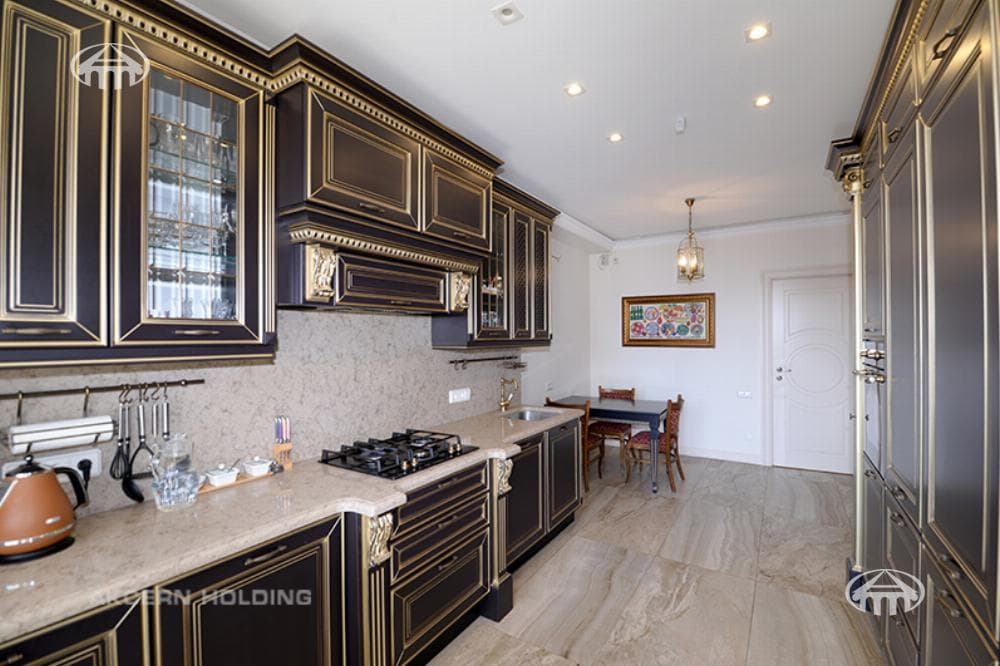 Apartment · 4 rooms · 176 m² · Kentron