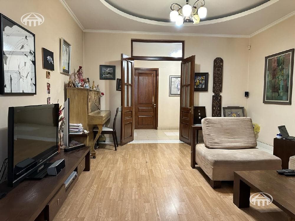Բնակարան · 3 սեն. · 106 մ² · Կենտրոն