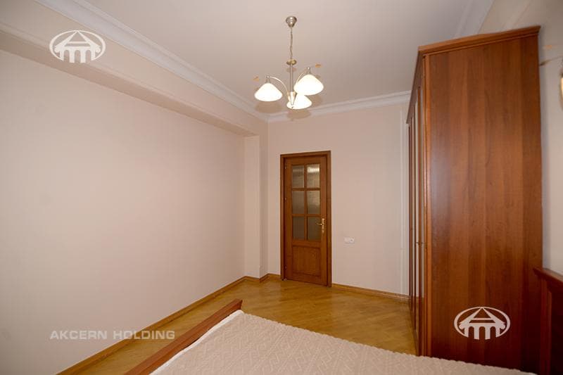Apartment · 3 rooms · 142 m² · Kentron