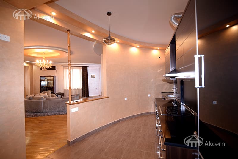Квартира · 3 комн. · 179 м² · Арабкир