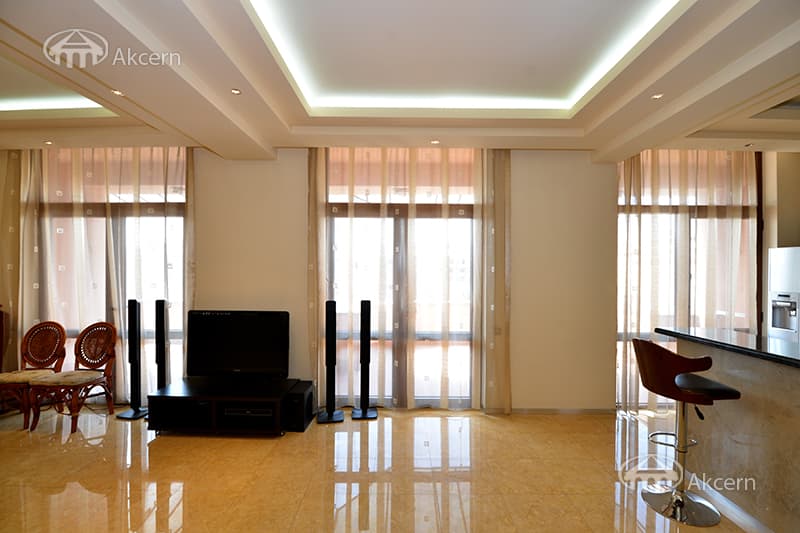 Квартира · 4 комн. · 160 м² · Кентрон