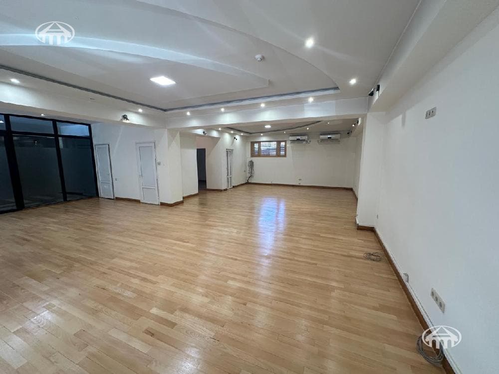 Office · 100 m² · Kentron