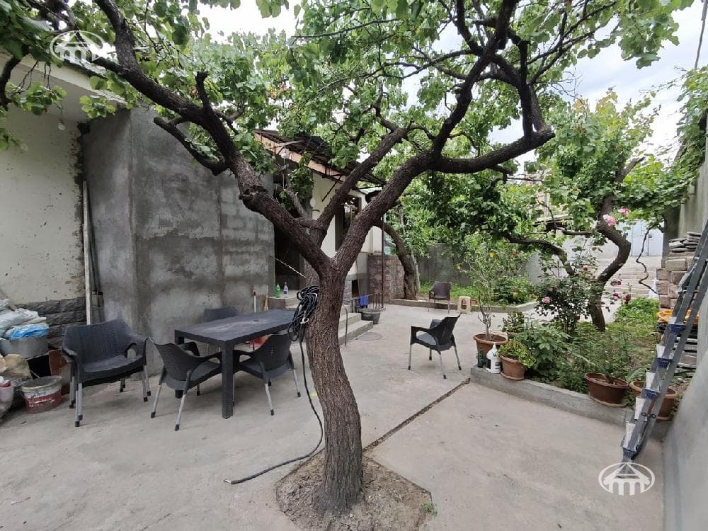 House · 5 rooms · 152 m² · Kentron