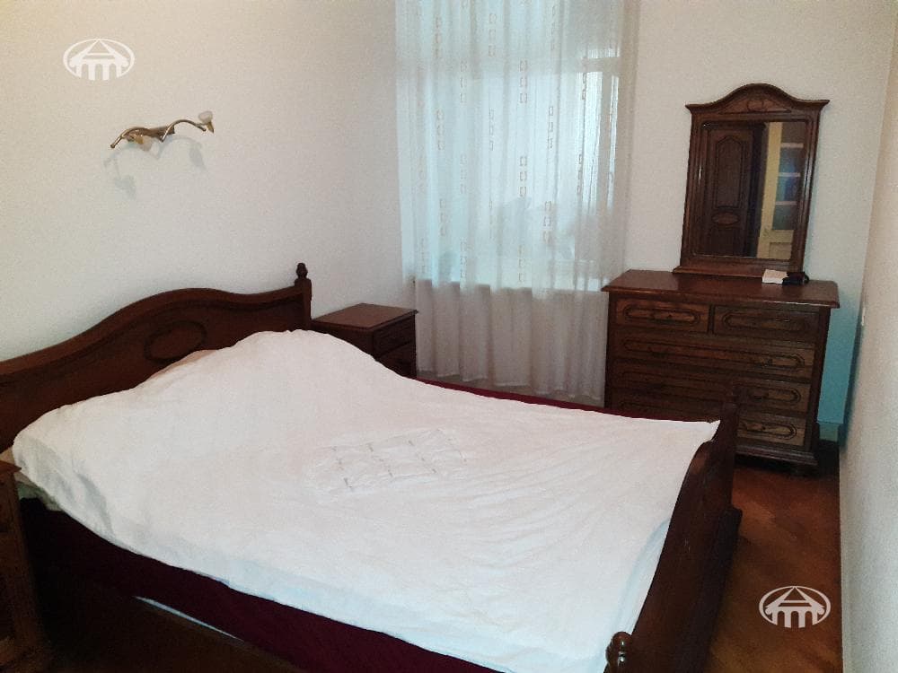 Apartment · 3 rooms · 106 m² · Kentron