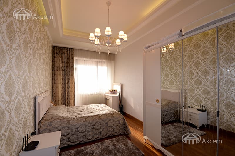 Բնակարան · 4 սեն. · 242 մ² · Կենտրոն