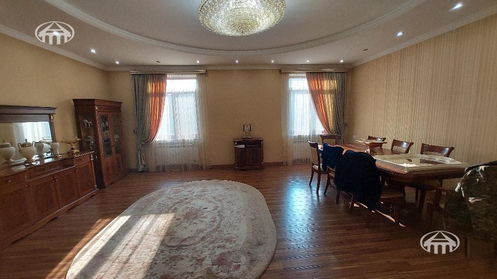 House · 6 rooms · 345 m² · Kanaker-Zeytun