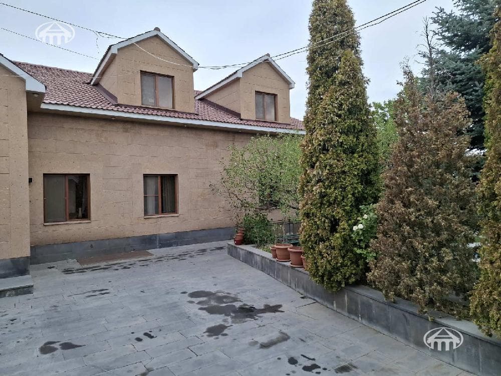 Особняк · 352 м² · г.Абовян