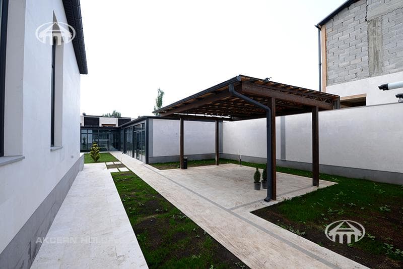 Mansion · 6 rooms · 334 m² · v. Arinj