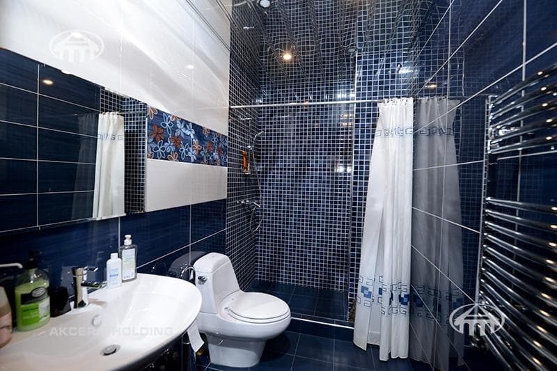 House · 5 rooms · 678 m² · Kentron