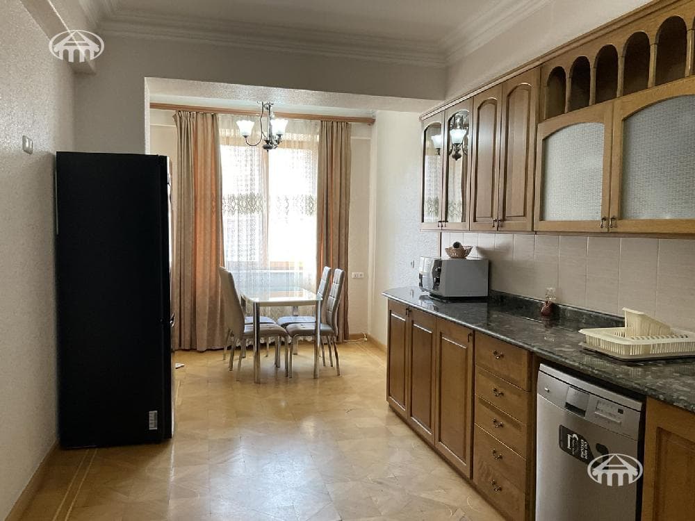 Apartment · 3 rooms · 139 m² · Kentron