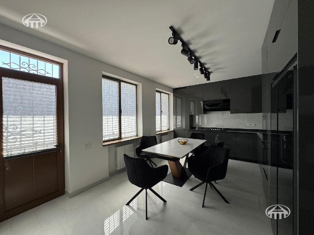 Квартира · 4 комн. · 161 м² · Арабкир