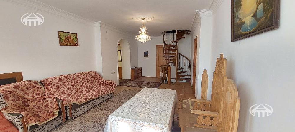 Дом · 6 комн. · 367 м² · Арабкир
