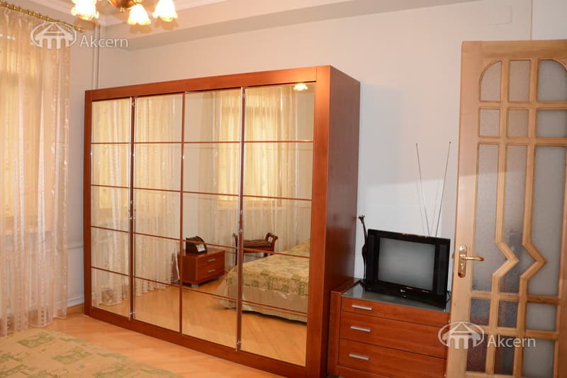 House · 6 rooms · 250 m² · Arabkir
