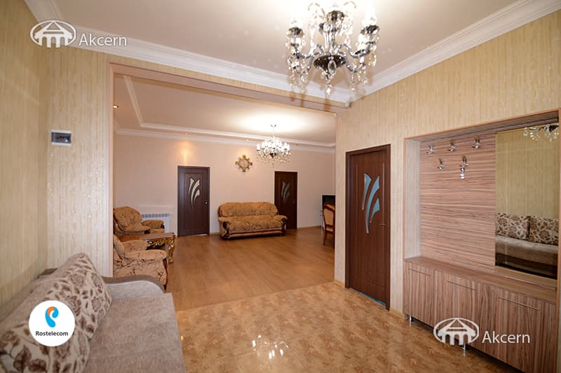 House · 4 rooms · 177 m² · Kentron