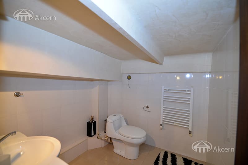 Квартира · 4 комн. · 173 м² · Кентрон