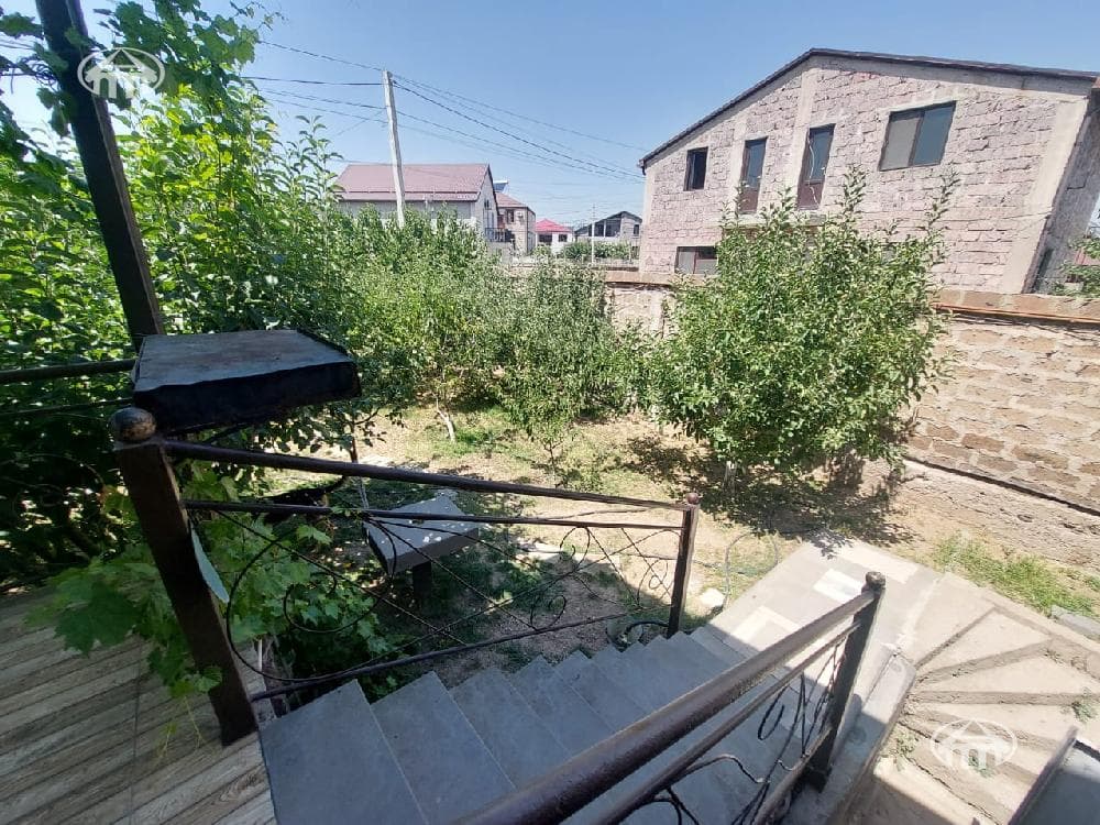 Особняк · 5 комн. · 266 м² · Аван