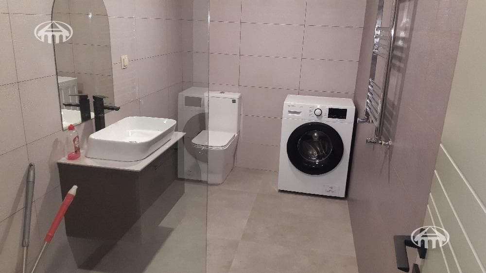 Բնակարան · 3 սեն. · 72 մ² · Կենտրոն