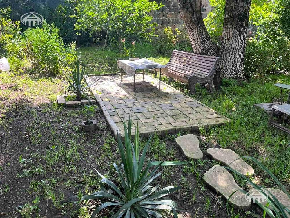Mansion · 8 rooms · 425 m² · Gugark