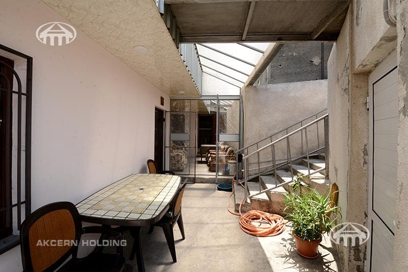 House · 5 rooms · 162 m² · Kentron