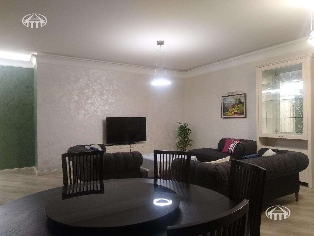 Квартира · 4 комн. · 200 м² · Кентрон