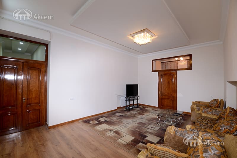 Apartment · 3 rooms · 90 m² · Kentron