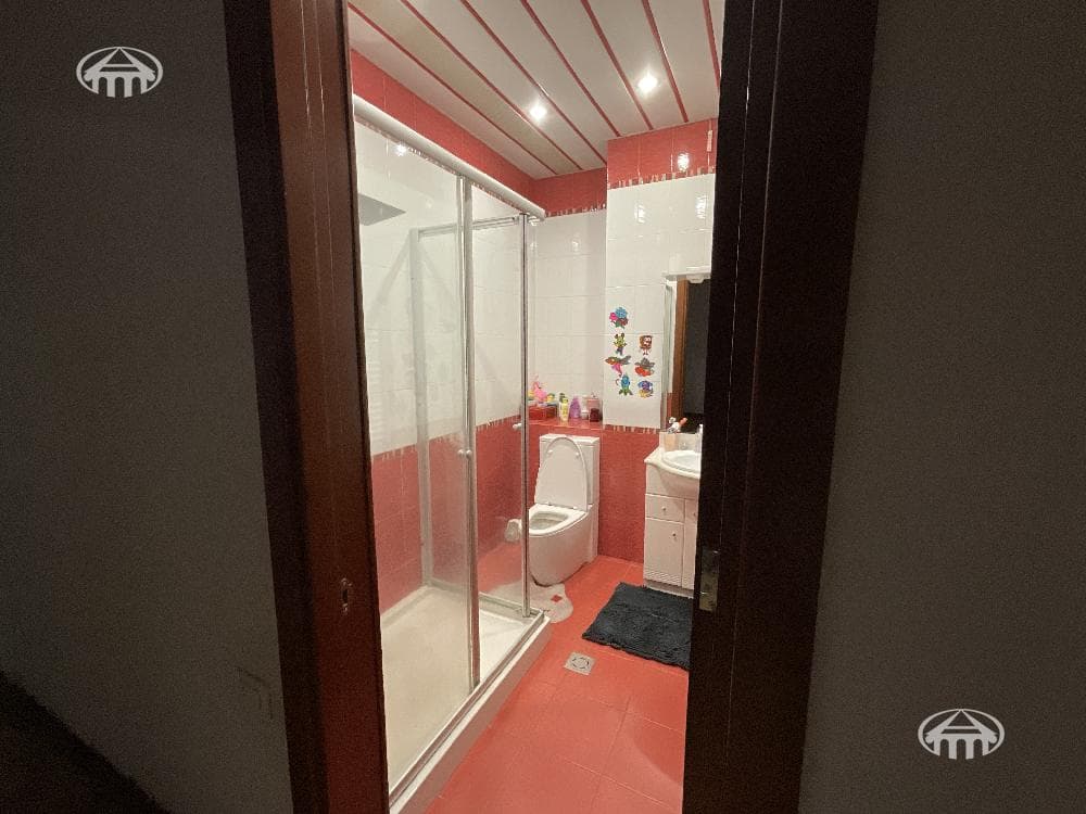 Квартира · 4 комн. · 161 м² · Кентрон
