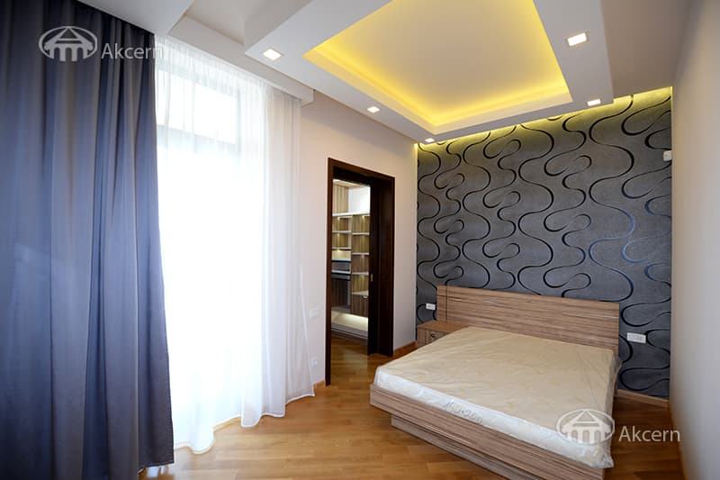 House · 5 rooms · 500 m² · Ajapnyak