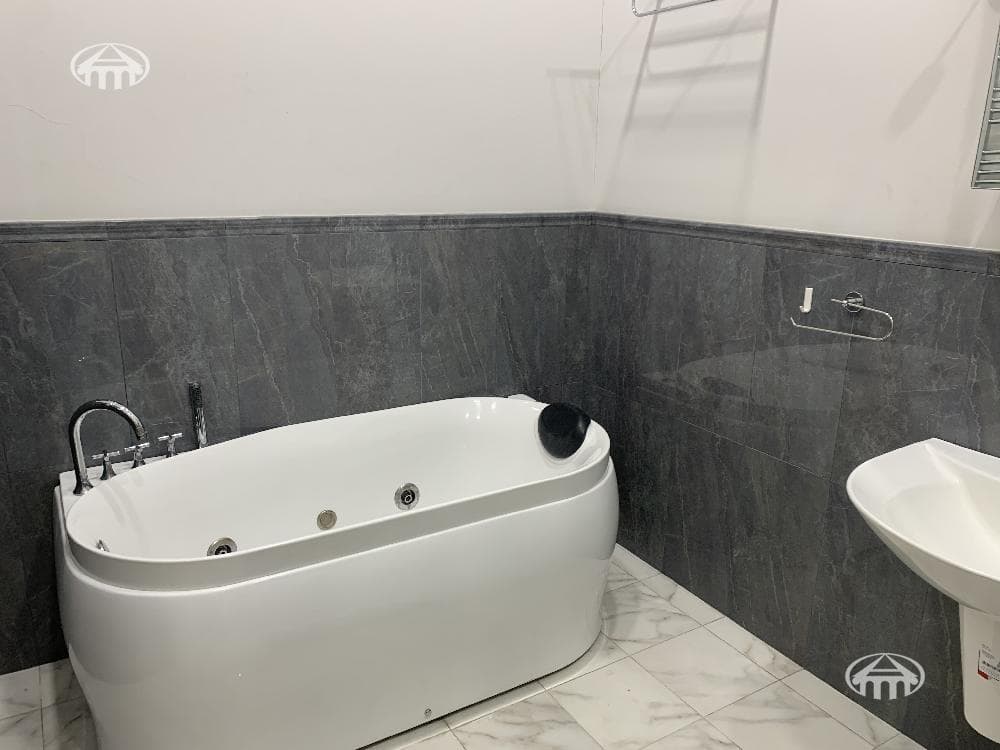 Apartment · 2 rooms · 77 m² · Kentron