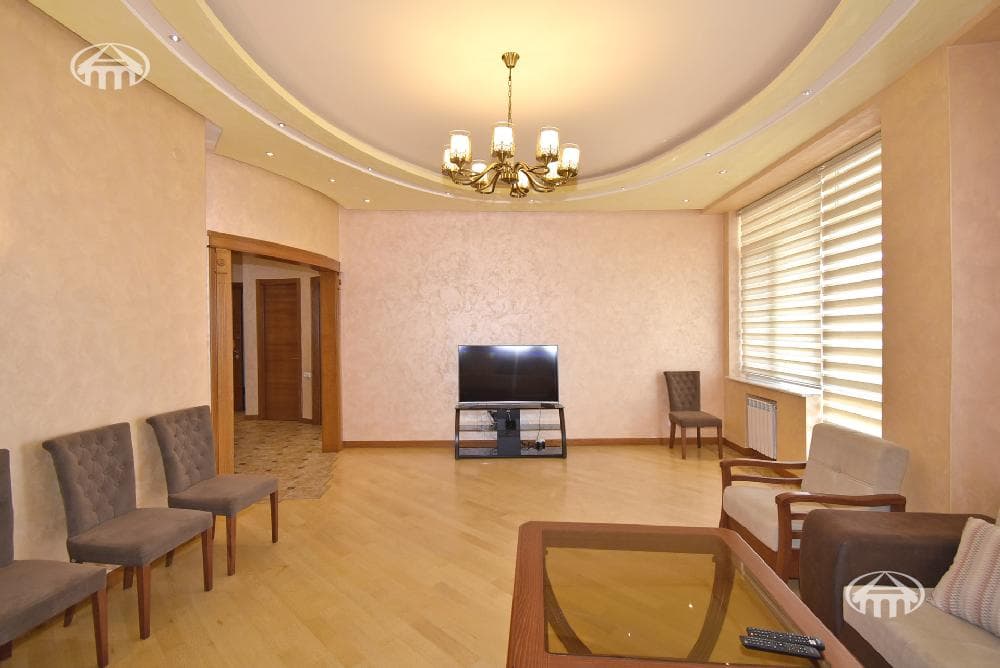 Квартира · 4 комн. · 181 м² · Кентрон
