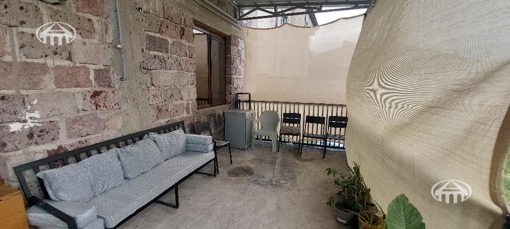 Mansion · 5 rooms · 206 m² · Arinj