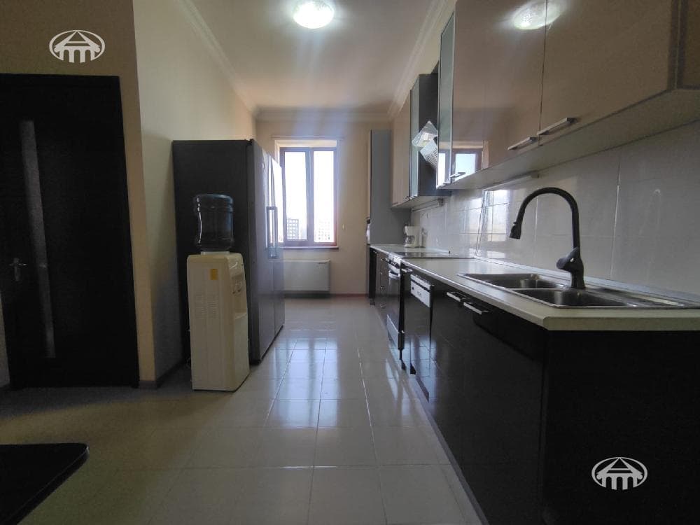 Квартира · 3 комн. · 80 м² · Арабкир