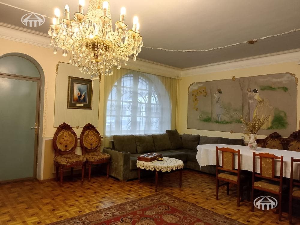 Hotel · 9 rooms · 461 m² · Dilijan