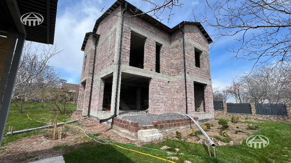 Առանձնատուն · 200 մ² · Բյուրական