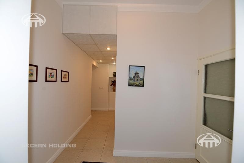 Apartment · 5 rooms · 270 m² · Kentron