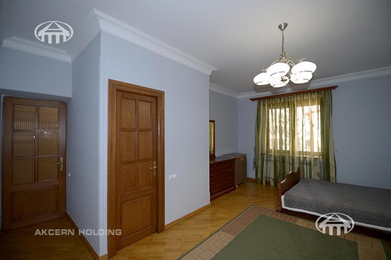 Apartment · 3 rooms · 142 m² · Kentron