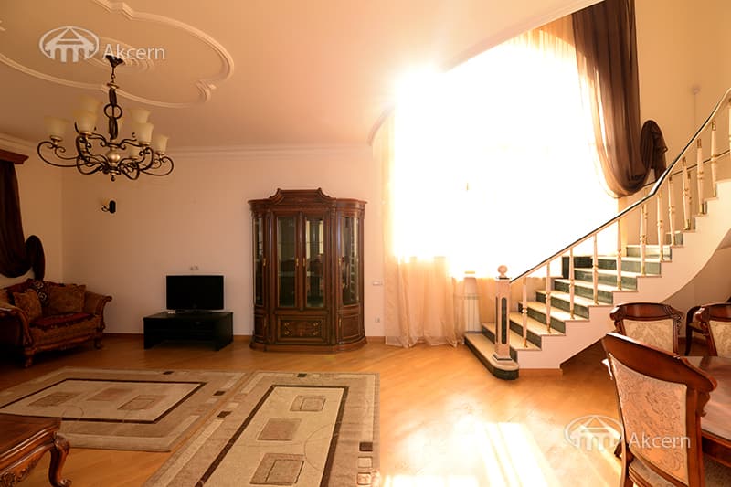 Особняк · 4 комн. · 240 м² · Аджапняк