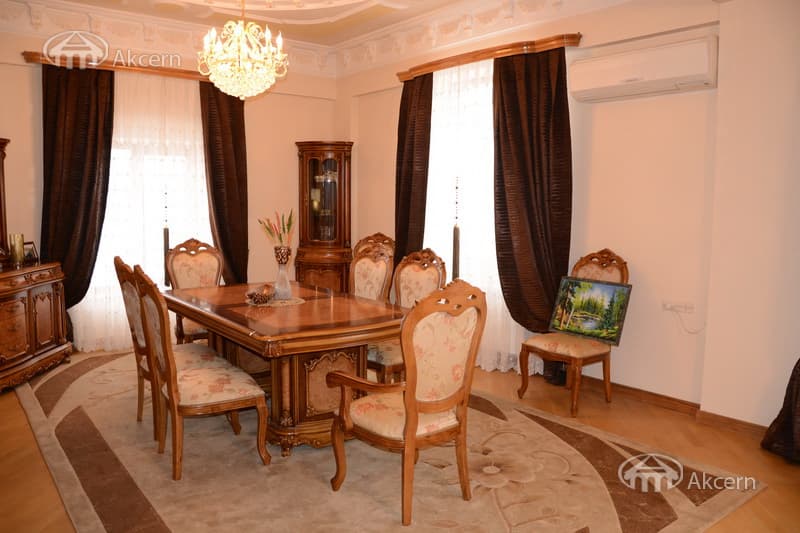 Квартира · 4 комн. · 187 м² · Кентрон
