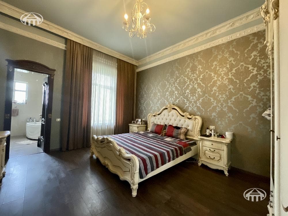 Квартира · 3 комн. · 107 м² · Кентрон