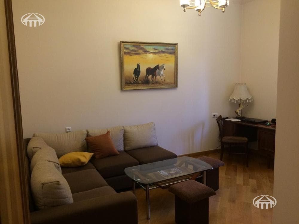 Առանձնատուն · 6 սեն. · 500 մ² · Էրեբունի