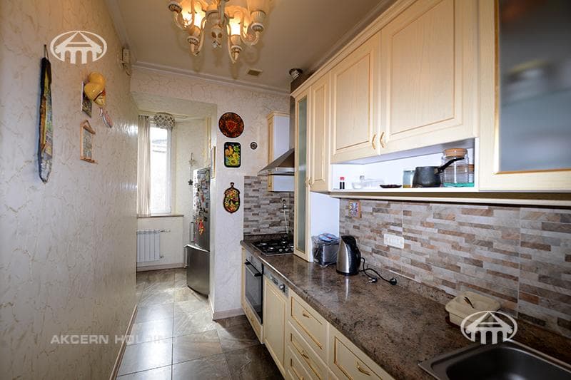 Apartment · 3 rooms · 90 m² · Kentron