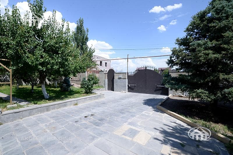 Mansion · 8 rooms · 607.5 m² · Qasax