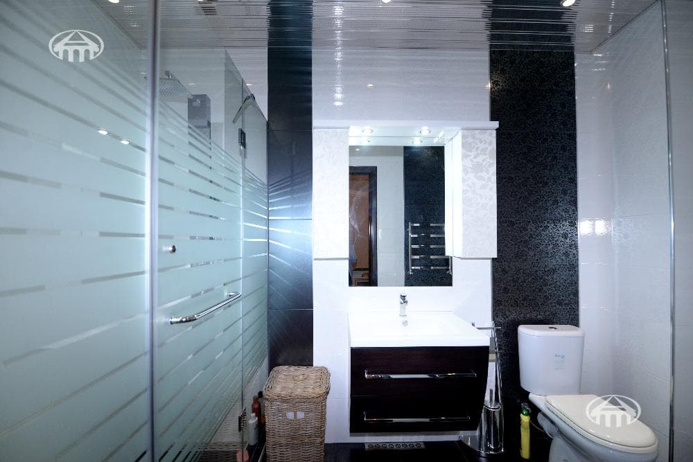 Квартира · 5 комн. · 300 м² · Кентрон